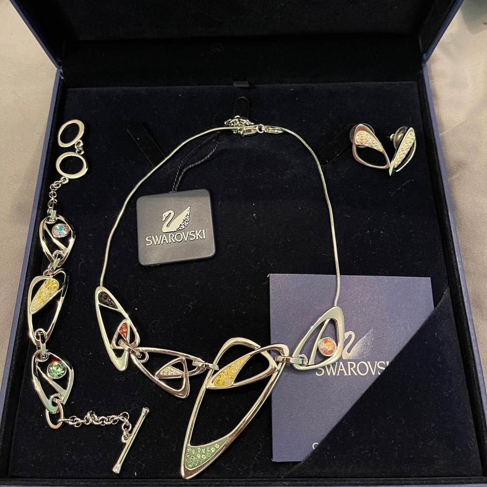Swarovski Necklace Bracelet Earrings Set